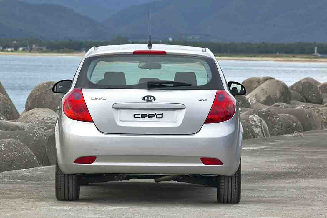 Вид 2009. Kia Ceed 2006-2009. Kia Ceed 2010 сзади. Kia Ceed 2007 сзади. Кия СИД 2008 сзади.