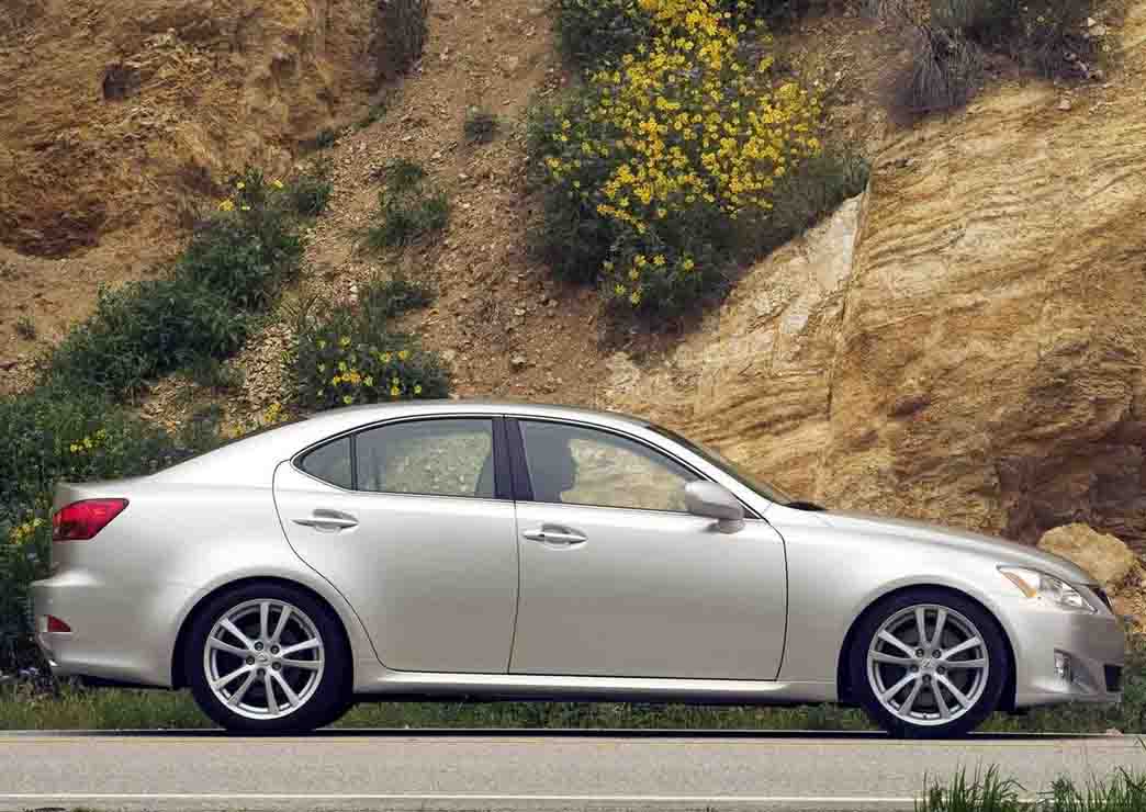 Fiche technique Lexus IS 220d 2009