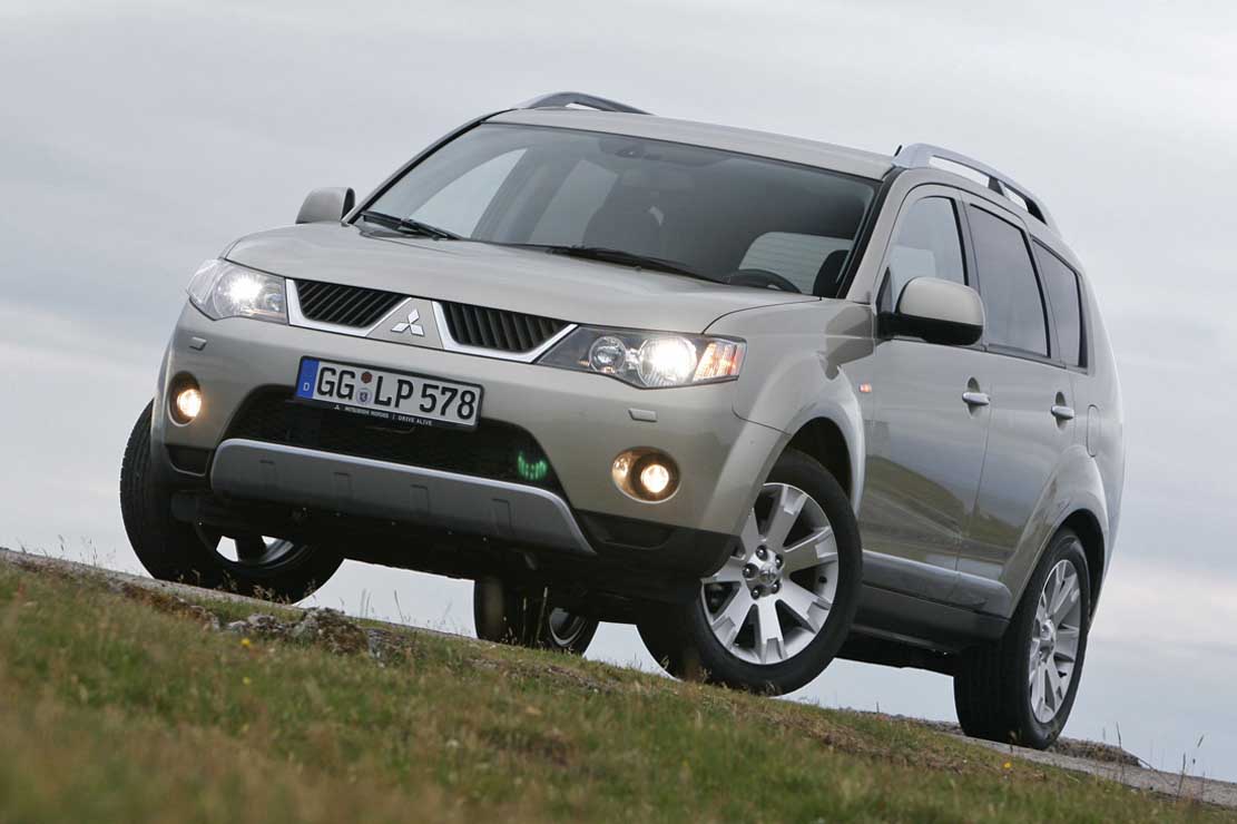 Fiche technique Mitsubishi Outlander 2.0 DID 2009