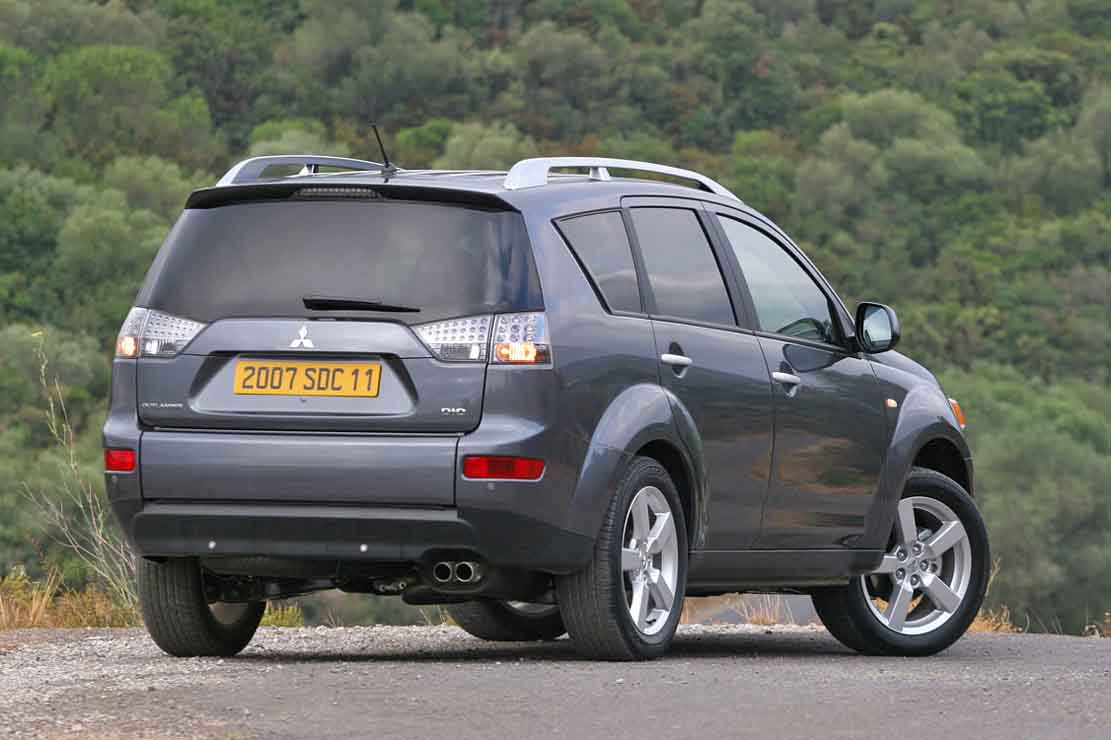 Fiche technique Mitsubishi Outlander 2.0 DID 2009