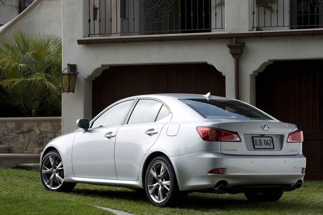 Fiche technique Lexus IS 220d 2010