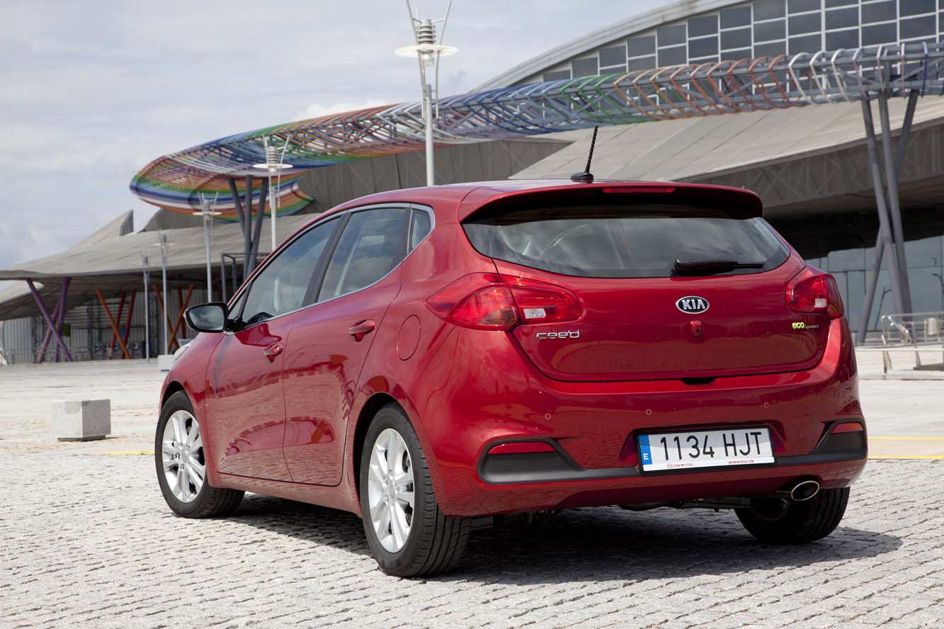 Fiche technique Kia Ceed 1.4 CRDi 90 2013