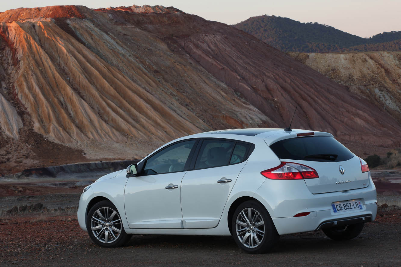 Fiche technique Renault Megane 3 1.6 16v BioEthanol 2013