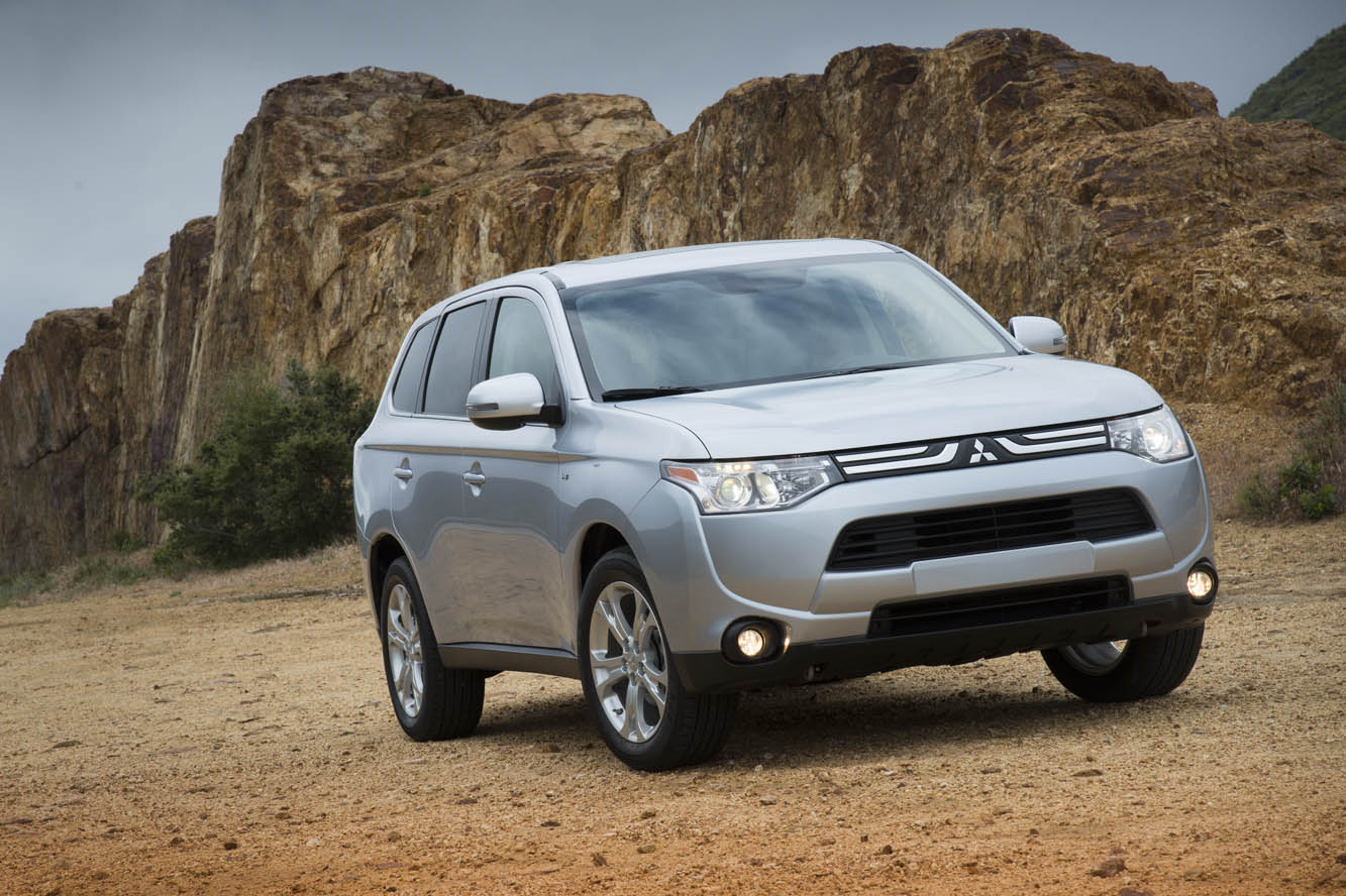 Fiche technique Mitsubishi Outlander 2.0 MIVEC 150 2WD 2014