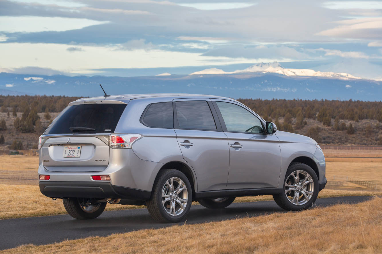 Fiche technique Mitsubishi Outlander 2.2 DID 4WD 2014