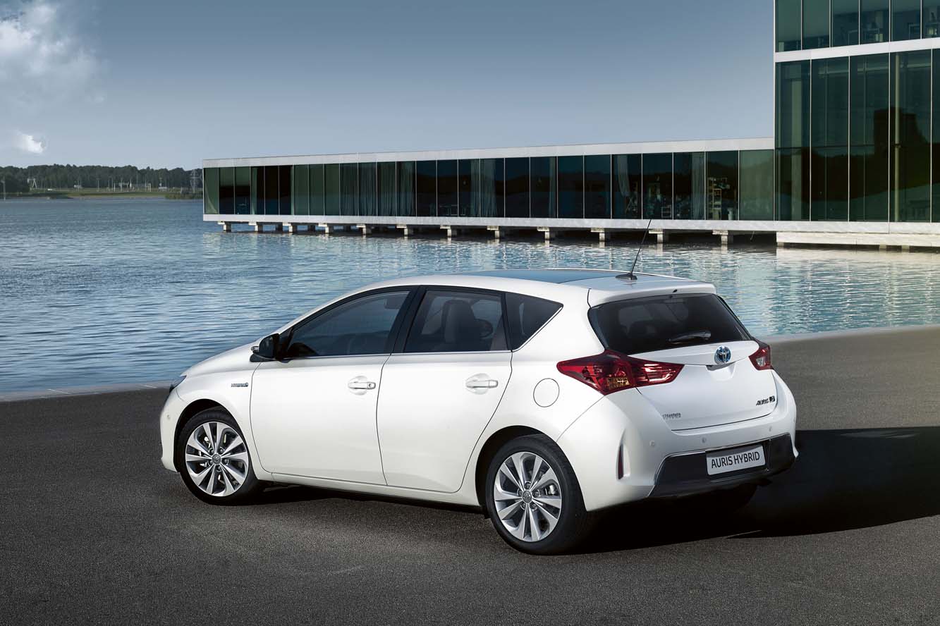 Fiche technique Toyota Auris Hybride 2014