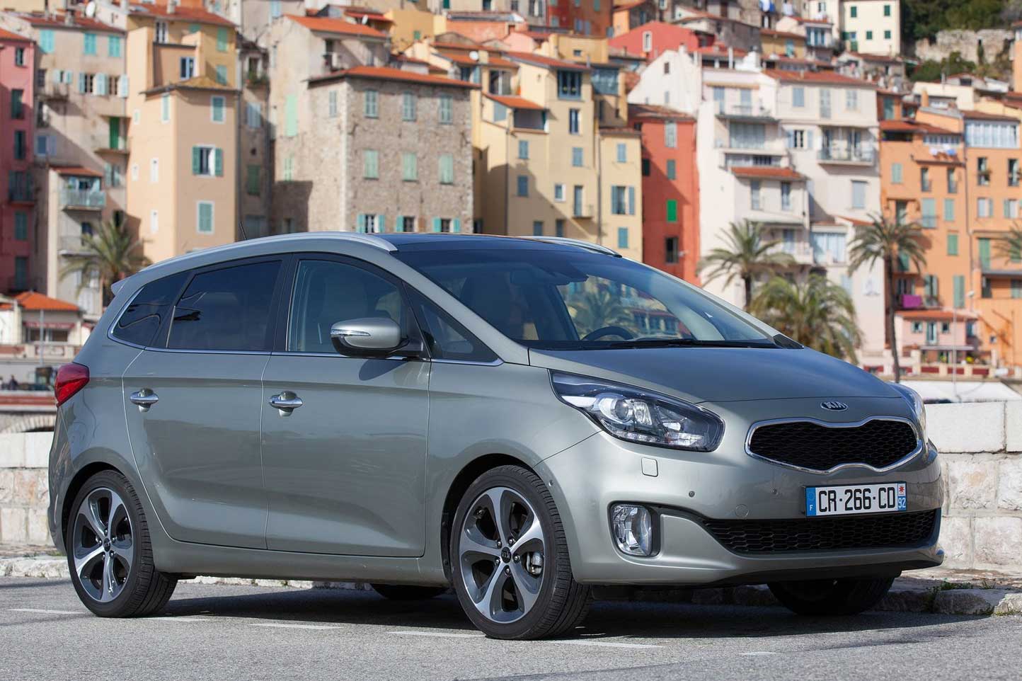 Fiche technique Kia Carens 1.7 CRDi 115 2015