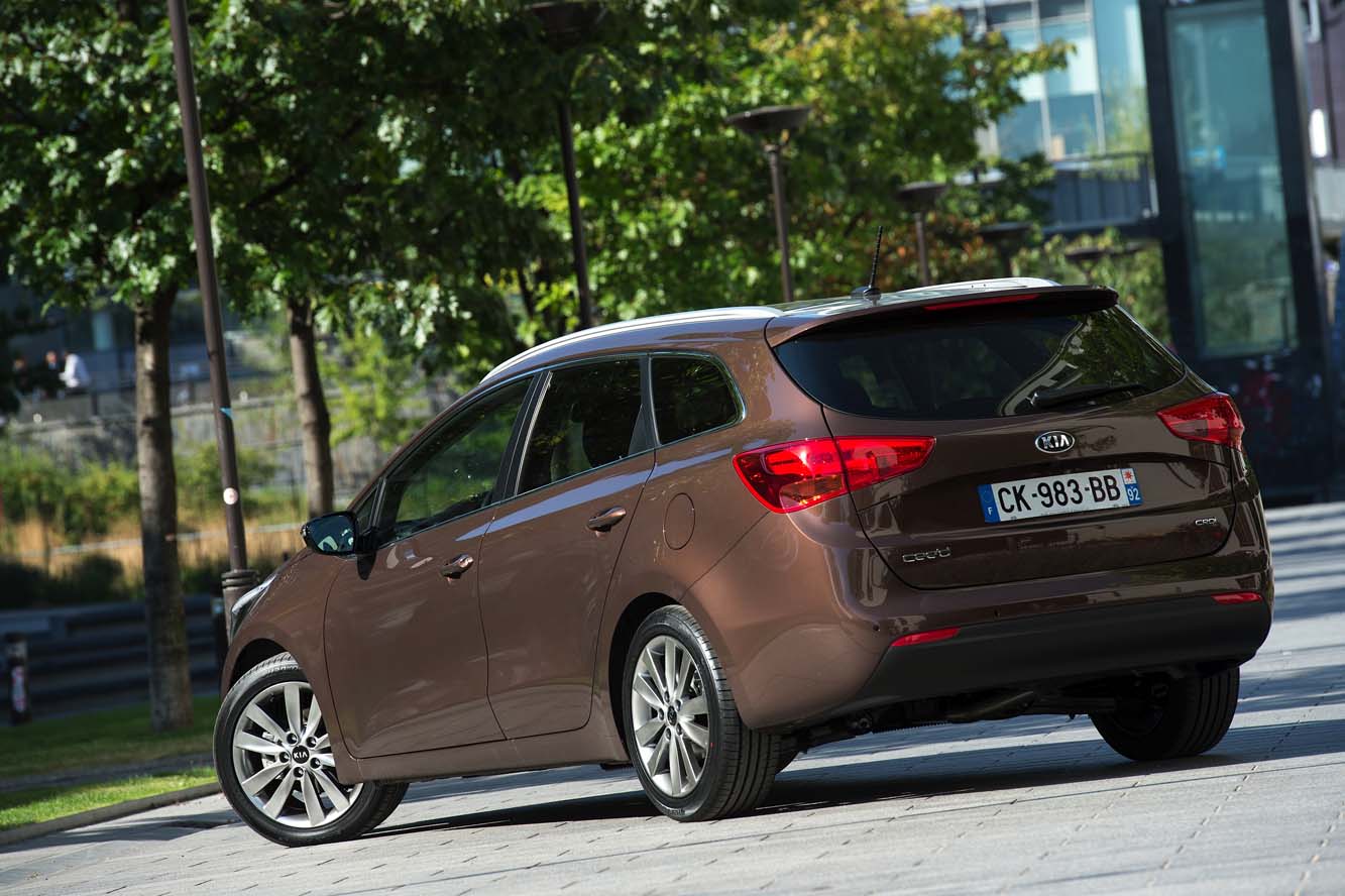 Fiche technique Kia Ceed SW 1.6 GDi 135 2015