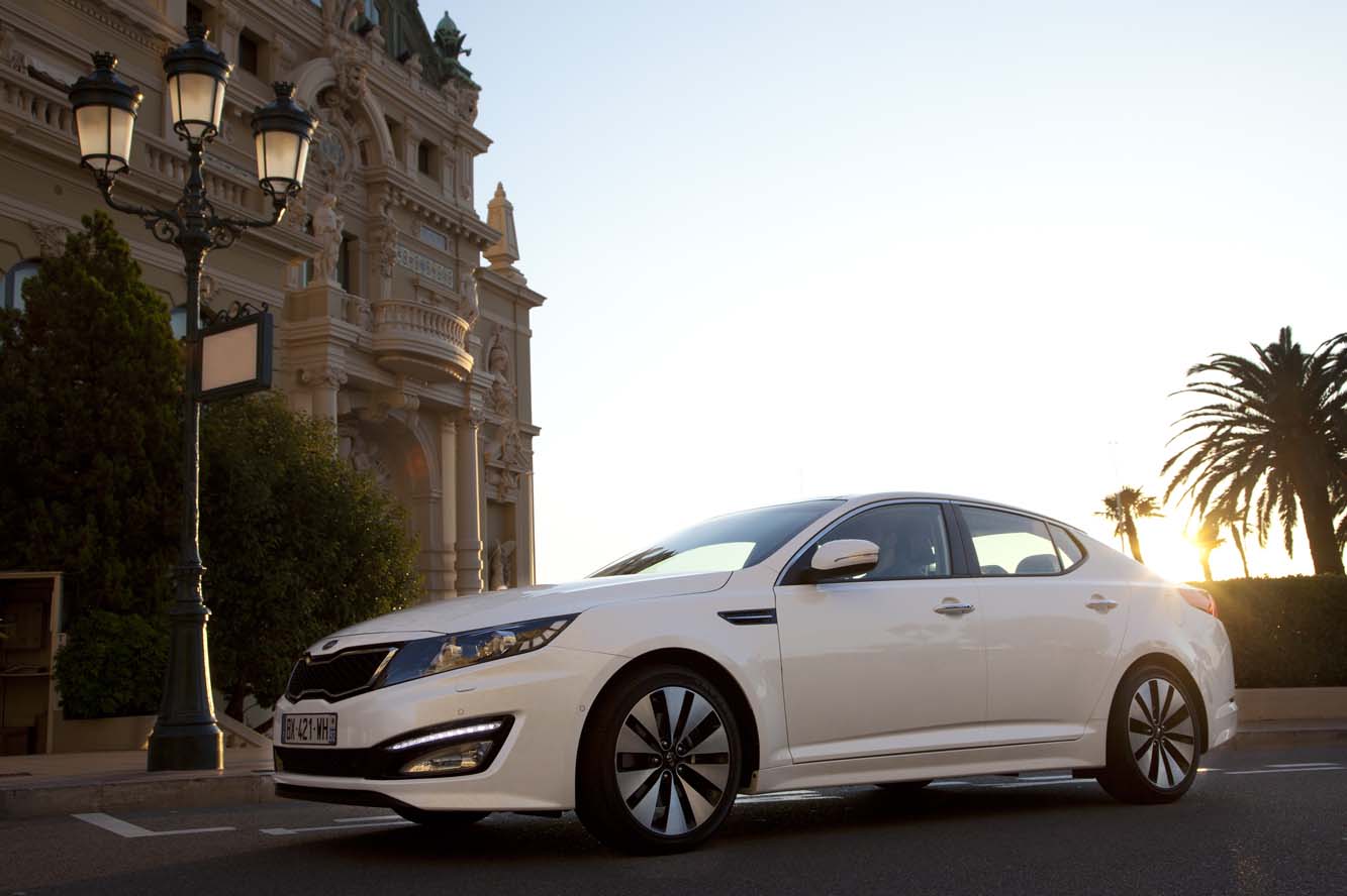 Fiche Technique Kia Optima Hybrid 2015