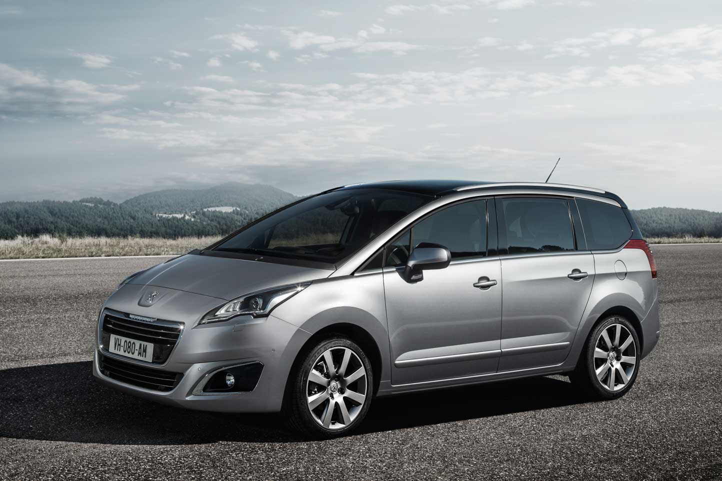 Fiche technique Peugeot 5008 1.6 HDi 115 2015