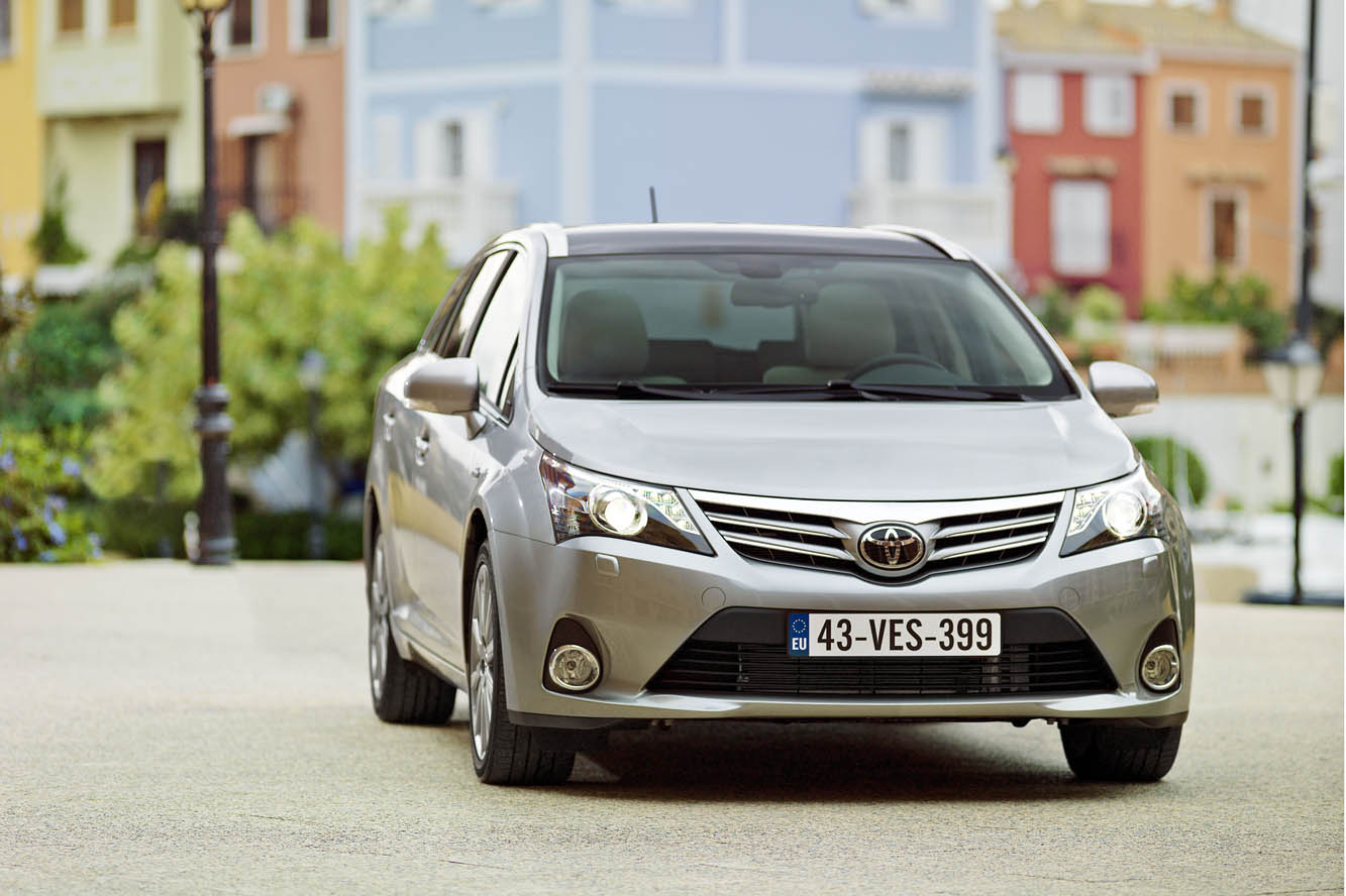 Fiche technique Toyota Avensis SW 2.0 D4D 124 2016