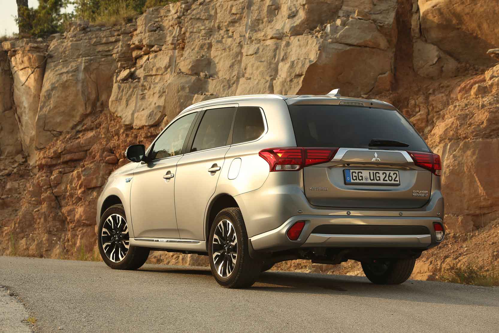 Fiche technique Mitsubishi Outlander 2.0 MIVEC 150 2WD 2017