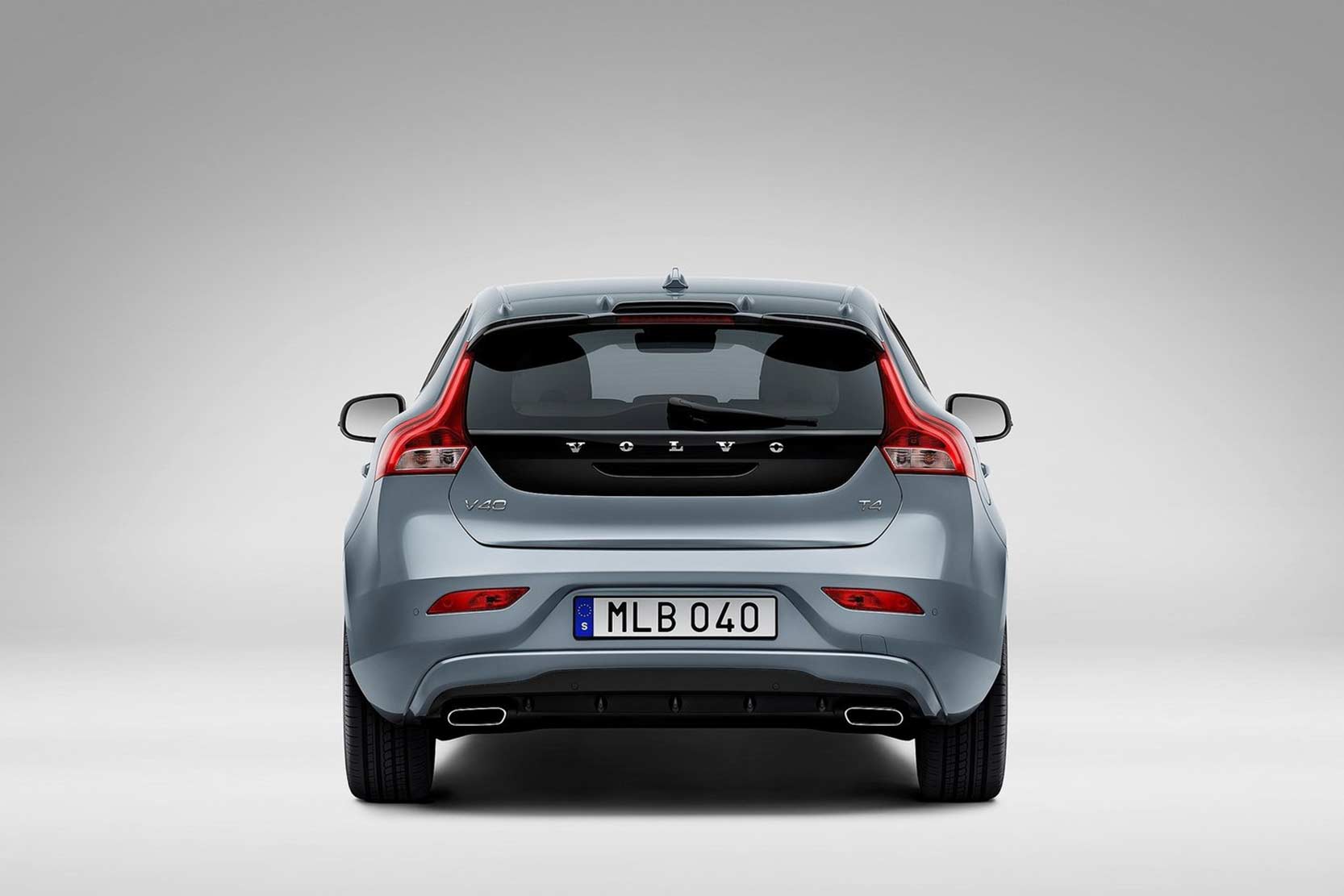 Volvo v40 2018
