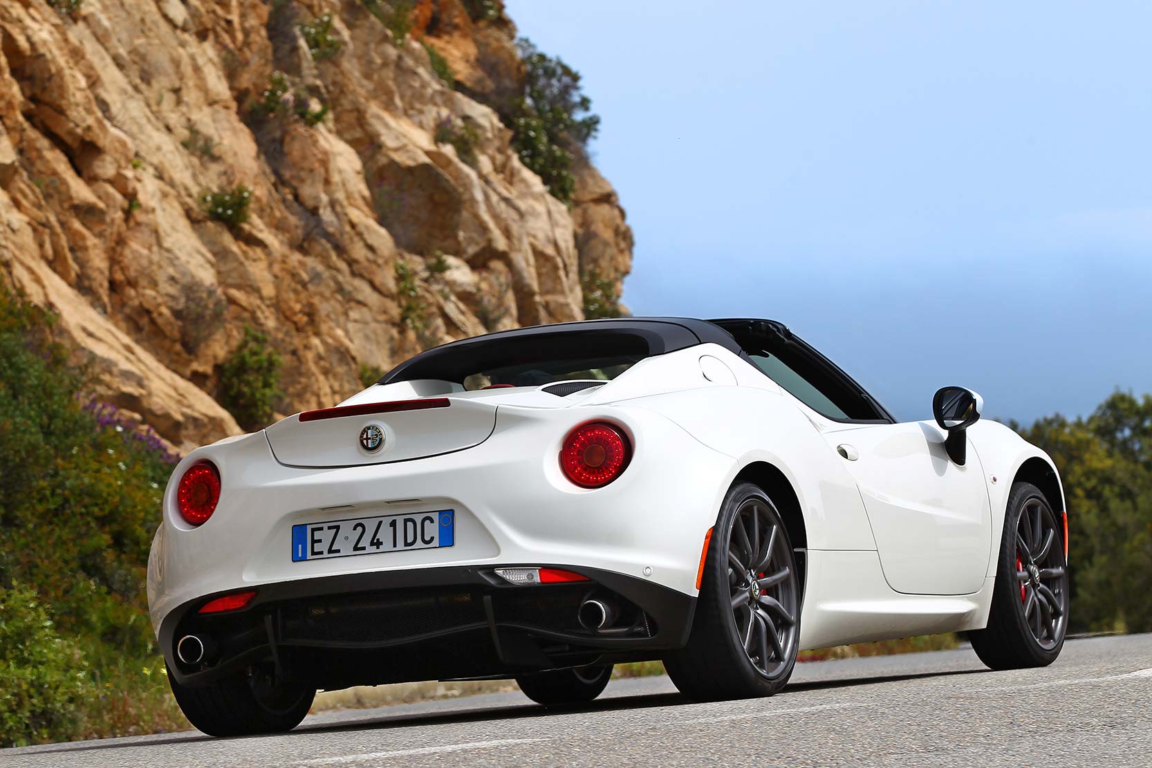 Fiche technique Alfa Romeo 4C Spider 2019