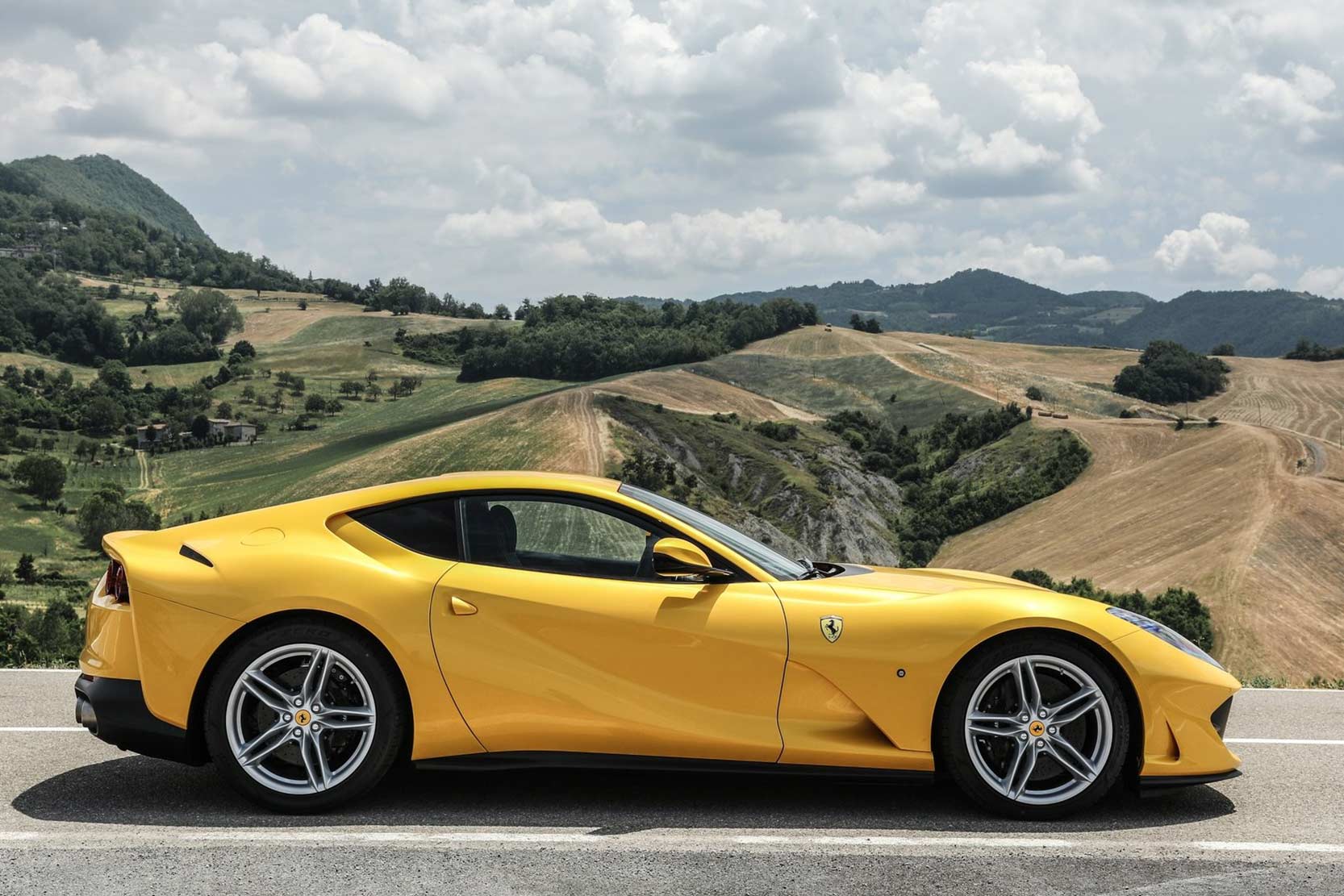 Ferrari v 8