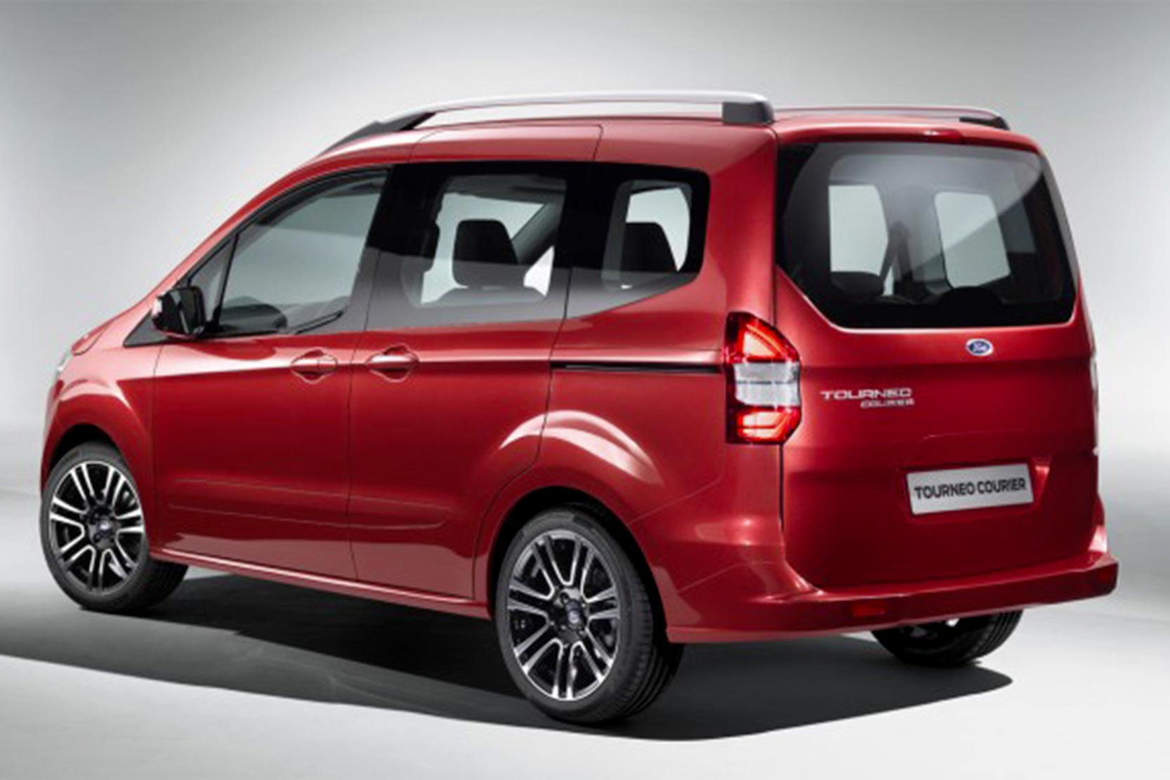 Fiche technique Ford Tourneo Courier 1.5 TDCi 100 2019