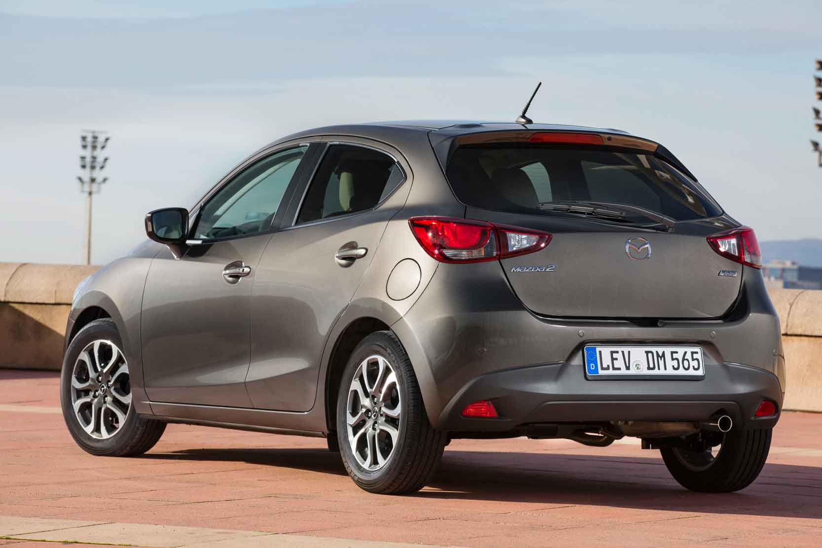 Fiche technique Mazda 2 SKYACTIVG 90 2019