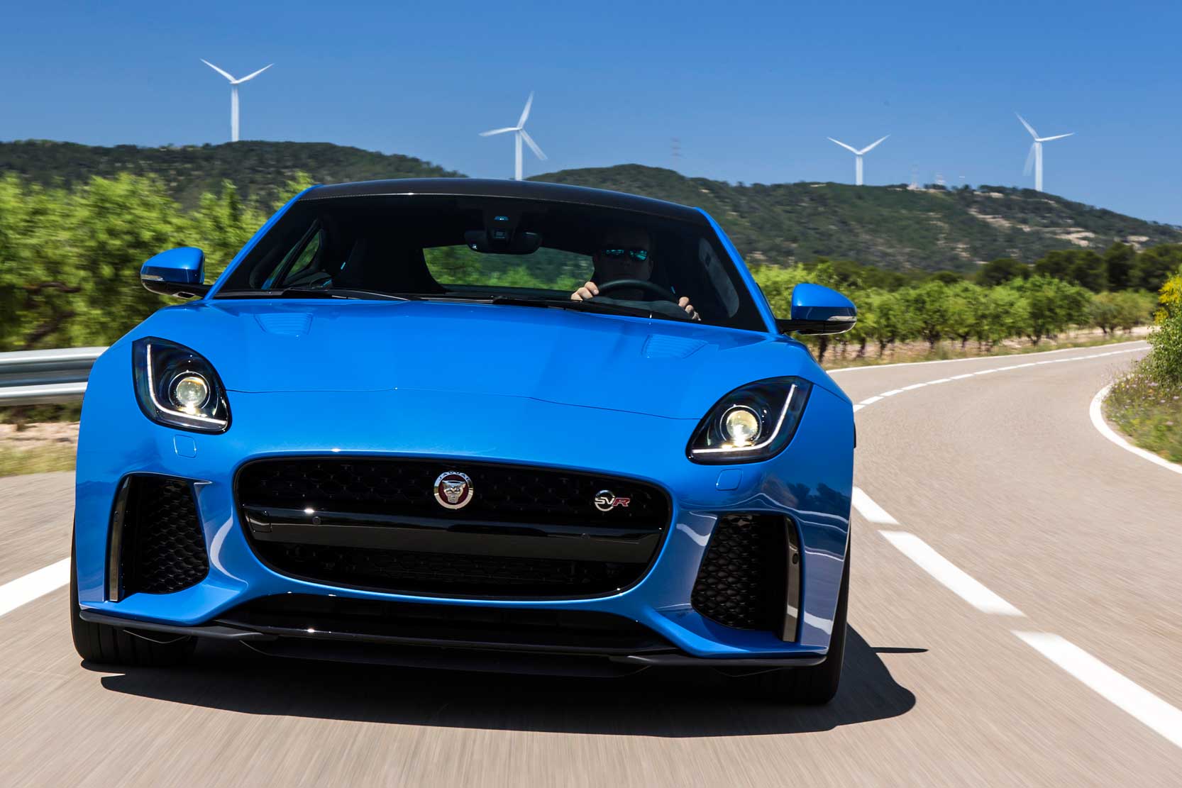 Fiche technique Jaguar F Type SVR 2020