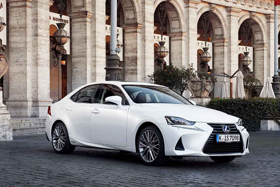 Fiche technique Lexus IS 300h 2020